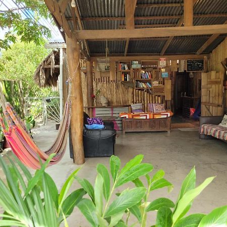 Хостел Roots Family Puerto Viejo de Talamanca Экстерьер фото