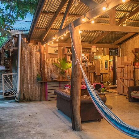 Хостел Roots Family Puerto Viejo de Talamanca Экстерьер фото