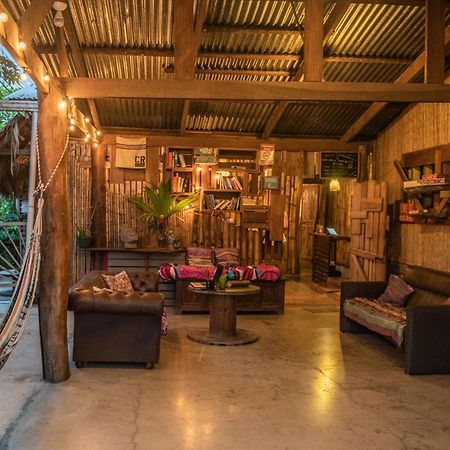 Хостел Roots Family Puerto Viejo de Talamanca Экстерьер фото