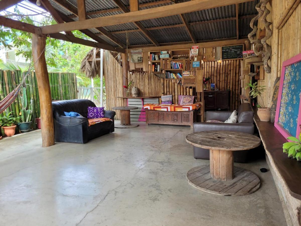 Хостел Roots Family Puerto Viejo de Talamanca Экстерьер фото
