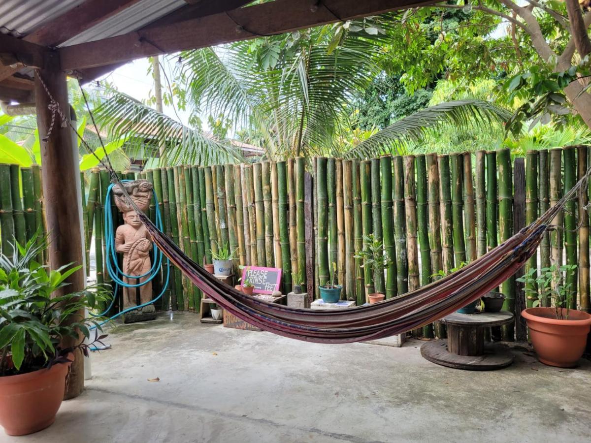 Хостел Roots Family Puerto Viejo de Talamanca Экстерьер фото